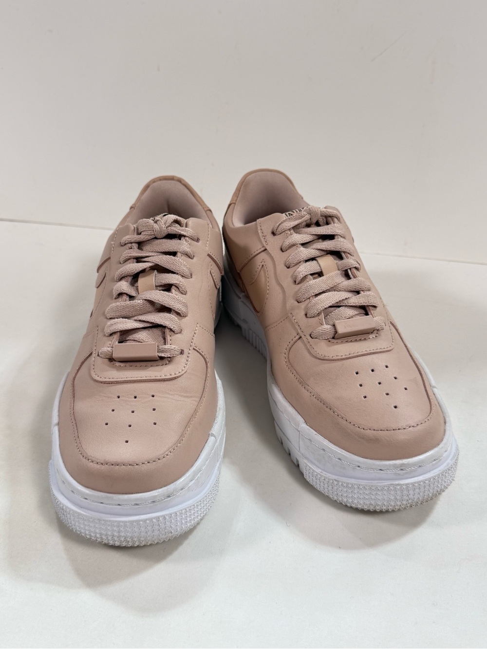 NIKE WOMEN'S blush/taupe Air Force 1 Low top sneaker size 7 - Picture 6 of 9